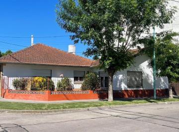 Casa · 144m² · 4 Ambientes · 2 Cocheras · Casa en Venta