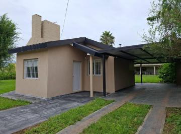 Casa · 220m² · 4 Ambientes · 1 Cochera · Vendo Casa en Villa Parque Siquiman