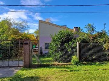 Casa · 150m² · 5 Ambientes · 1 Cochera · Casa Cuatro Dorm. con Gran Patio Verde