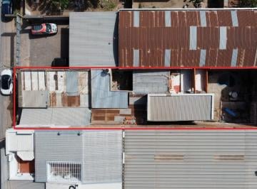 Bodega-Galpón · 150m² · Propiedad en E. Zeballos 3800 con Gran Terreno.
