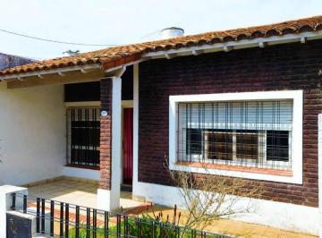 Casa · 148m² · 4 Ambientes · 1 Cochera · Casa en Venta Boulogne, Oportunidad, Buen Acceso