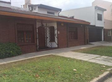 Casa de 5 ambientes, Avellaneda · Hermoso Chalet de 5 Amb con Gge Para 2 Autos