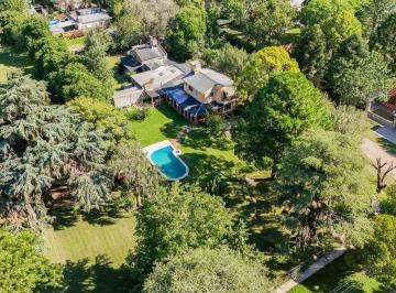 Casa · 144m² · 6 Ambientes · 2 Cocheras · Casa en Venta 3 Dorm. Sobre Lote de 1600 m² en Funes