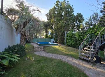 Casa · 219m² · 8 Ambientes · Venta Casa 4 Dorm., Pileta La Florida