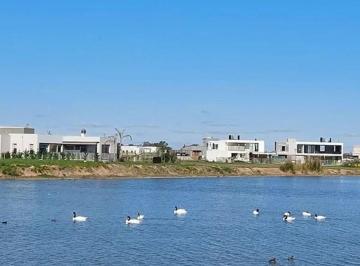 Terreno · 737m² · Venta Lote Barrio Santa Clara Fondo a La Laguna