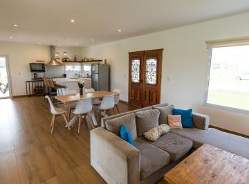 Casa · 145m² · 3 Ambientes · 2 Cocheras · Venta Casa en Fincas de San Vicente