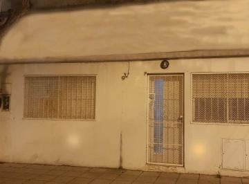 Casa · 189m² · 2 Ambientes · Venta de Casa Tipo PH con Galpon San Martin