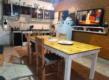 Casa · 126m² · 4 Ambientes · 2 Cocheras · Casa en Venta de 4 Ambientes con Patio en Moron