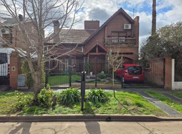 Casa · 200m² · 4 Ambientes · 1 Cochera · Casa 4 Amb en Venta Hurlingham Apto Credito