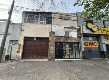 Casa · 207m² · 4 Ambientes · 1 Cochera · Casa / Terreno en Venta Sobre Bv. Avellaneda 1767