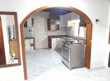 Casa · 276m² · 4 Ambientes · 1 Cochera · Casa en Pablo Nogues 4 Ambientes con Pileta