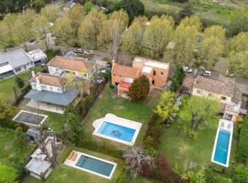 Casa · 250m² · 6 Ambientes · 1 Cochera · Vta de Casa 6 Amb Pileta Barrio Sta Maria de Tigre