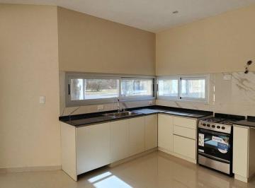 Casa · 131m² · 4 Ambientes · Casa B° Privado Club de Campo - Maipú
