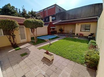 Casa · 209m² · 6 Ambientes · 1 Cochera · Venta Casa, 6 Amb. Parque y Quincho - Florida Oeste