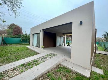 Casa · 43m² · 2 Ambientes · 1 Cochera · Venta Casa Roldán con Piscina