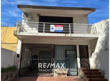Casa · 227m² · 8 Ambientes · 1 Cochera · Casa /dpto/local Com. Venta Centro Resistencia