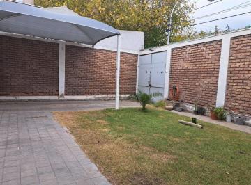 Casa · 234m² · 5 Ambientes · 3 Cocheras · Venta Casa 3 Dorm. 1 1/2 Baños en Dorrego.