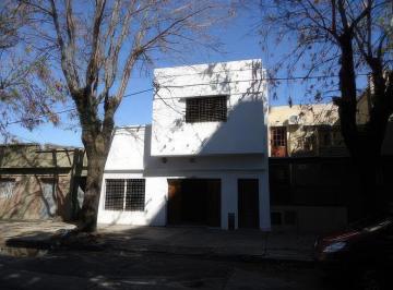 Casa · 200m² · 5 Ambientes · 1 Cochera · Casa en Venta - 3 Dorm. 2 Baños 1 Cochera - 540 m² - La Plata