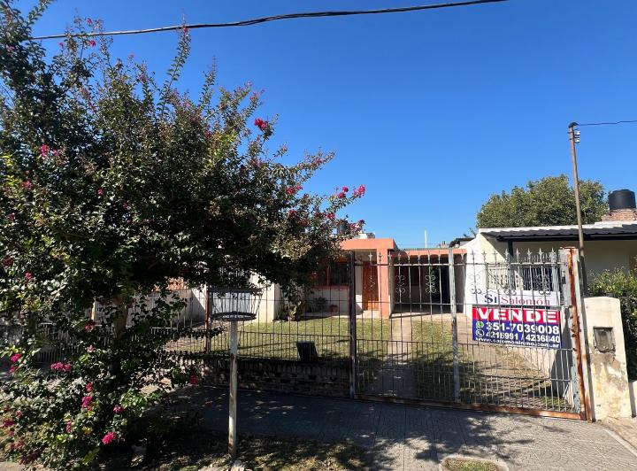 Casa · 90m² · 10 Ambientes · 1 Cochera