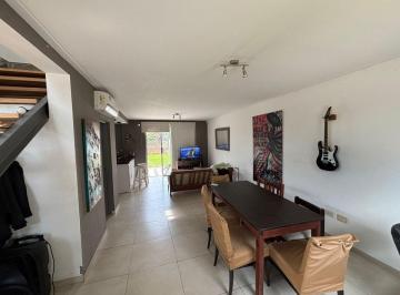 Casa · 270m² · 3 Ambientes · 1 Cochera · Casa en Venta - 2 Dorm. 2 Baños - 90 m² - La Plata