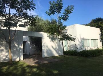 Casa · 450m² · 6 Ambientes · 1 Cochera · Casa en Venta - 5 Dorm., 3 Baños - 5000 m² - Villa Elisa, La Plata