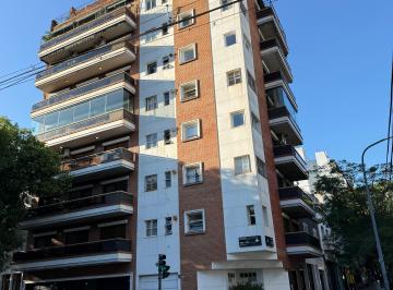 Departamento de 4 ambientes, Colegiales · Piso 4 Ambientes con Dependencia Todo en Esquina Luminoso Cochera