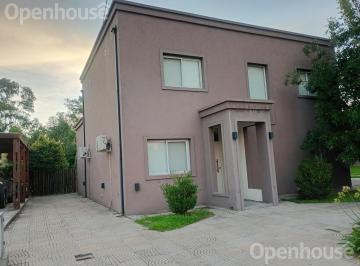 Casa · 200m² · 4 Ambientes · 2 Cocheras · Excelente Casa en Venta en Barrio Privado La Cuesta
