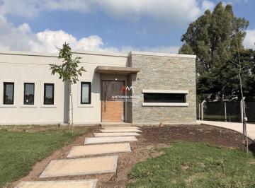 AMN-AMN-3470_2 · Casa en Venta en Santa Lucia - Pilar del Este