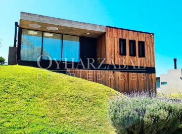Casa · 250m² · 5 Ambientes · Casa en Alquiler Temporal
