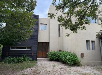 Casa · 264m² · 4 Ambientes · 1 Cochera · Casa en Venta Saint Matthews Apta Credito Pilar, G. B. a. Zona Norte