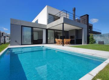 Casa · 180m² · 5 Ambientes · Casa en Venta - Amoblada en Vila Marina II