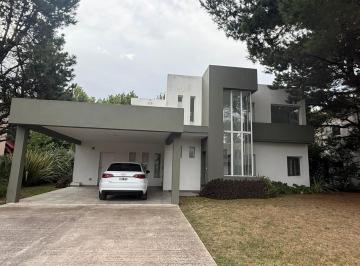 Casa · 160m² · 5 Ambientes · 2 Cocheras · Alquiler 24 Meses | Casa 5 Ambientes | Rumenco
