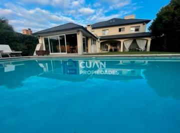 Casa · 380m² · 5 Ambientes · 2 Cocheras · Casa en El Establo en Venta Cuan Propiedades
