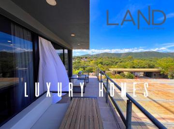Casa · 261m² · 3 Dormitorios · 4 Cocheras · Venta Casa de Categoría en Carlos Paz, Altos de Carlos Paz