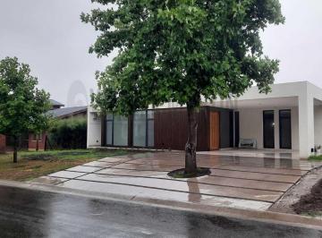 Casa · 266m² · 5 Ambientes · Venta de Casa a Estrenar - Estancia Smithfield