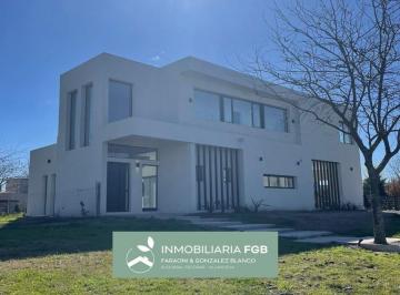 Casa · 190m² · 4 Ambientes · Casa con Renta en Venta en Barrio Islas - El Cantón, Escobar 3 Dorm. - Pileta