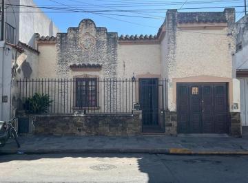 Casa · 181m² · 4 Ambientes · 1 Cochera · Alvarado 1230