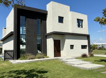 Casa · 216m² · 4 Ambientes · 1 Cochera · Casa Venta Barrio Ceibos, Puertos, Escobar - 3 Dorm.