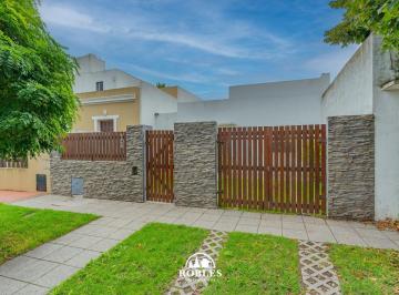 Casa · 150m² · 5 Ambientes · Propiedad en El Barrio Pinos de Anchorena