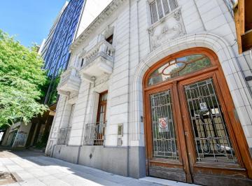 Casa · 220m² · 9 Ambientes · 1 Cochera · Casa en Venta en La Plata