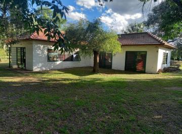 Casa · 96m² · 3 Ambientes · 1 Cochera · Casaquinta en Venta, Barrios Los Cachorros, La Plata.