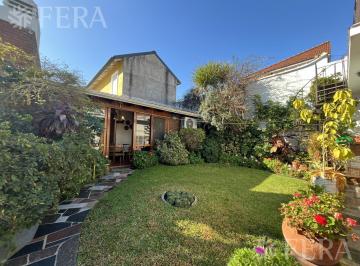 Casa · 251m² · 5 Ambientes · 1 Cochera · Venta de Casa 5 Ambientes con Cochera, Jardin y Quincho en Quilmes