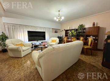 PH · 159m² · 4 Ambientes · 1 Cochera · Venta PH 4 Ambientes con Patio y Terraza en Sarandi