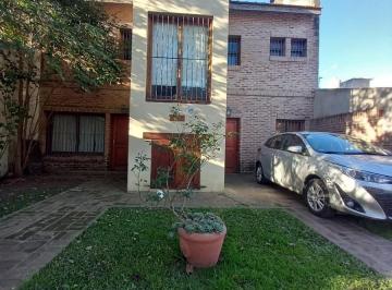 Casa · 138m² · 4 Ambientes · 2 Cocheras · Casa con Buen Terreno en La Merced, Beccar