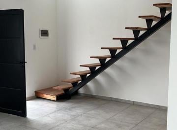 Casa · 90m² · 3 Ambientes · 2 Cocheras · Dúplex en Venta de 2 Dorm. en Colinas de Manantiales