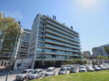 Departamento · 298m² · 4 Ambientes · 2 Cocheras · Departamento Semipiso con Vista Al Rio en Olivos Residencia de Lujo