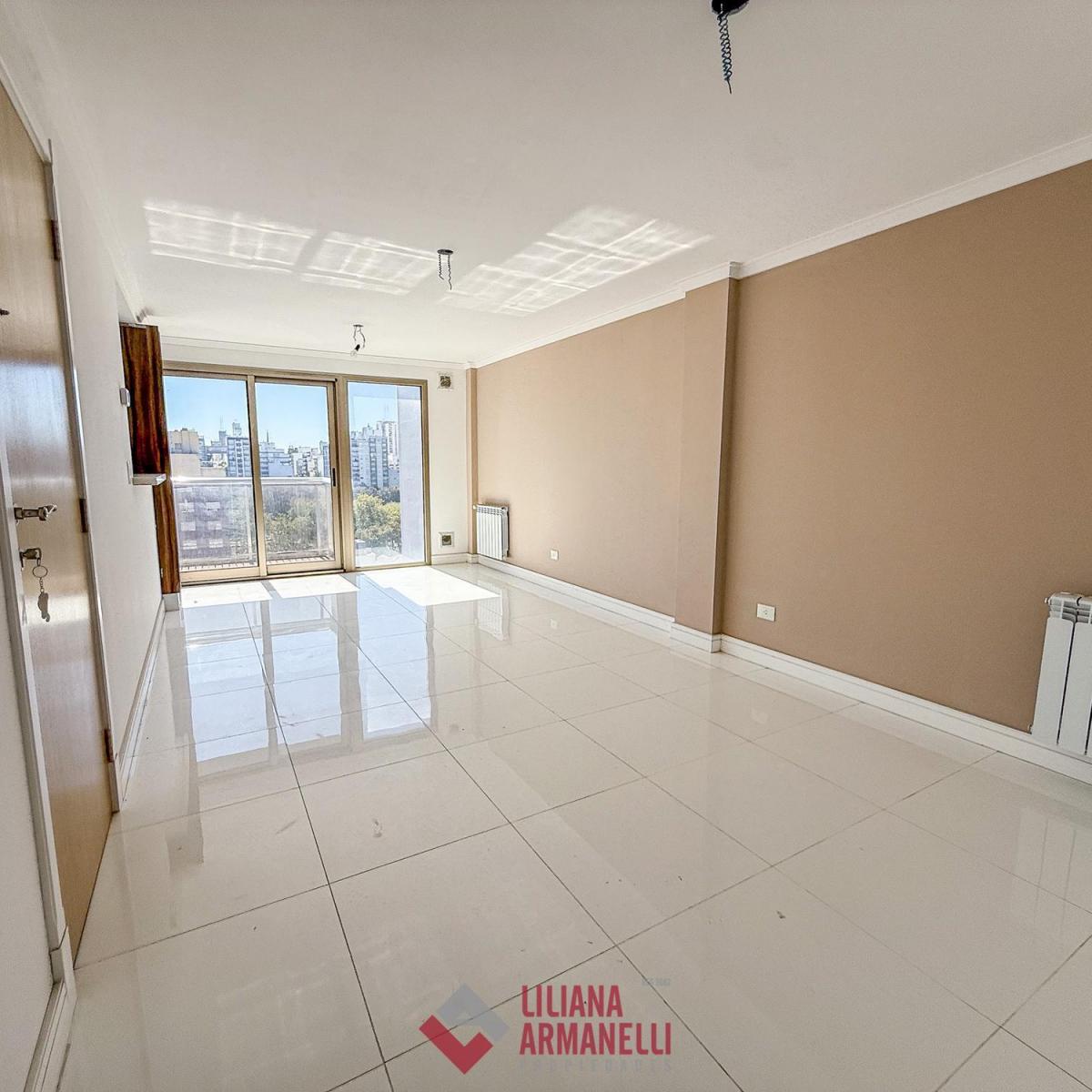 Semipiso de 2 ambientes a estrenar. Amplio living comedor a la calle. Balcón saliente.