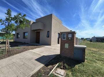 Casa · 150m² · 4 Ambientes · 1 Cochera · Casa en Pilar del Este a Estrenar