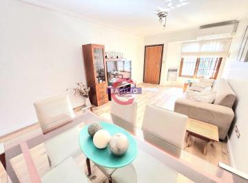 Casa · 114m² · 4 Ambientes · 2 Cocheras · Venta Increible Dúplex 4 Ambientes con Piscina, Cochera y Quincho en Carapachay
