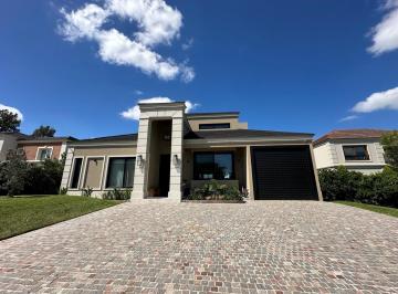 Casa · 491m² · 7 Ambientes · 2 Cocheras · Casa en Venta en Pilar Golf, Pilar, G. B. a. Zona Norte